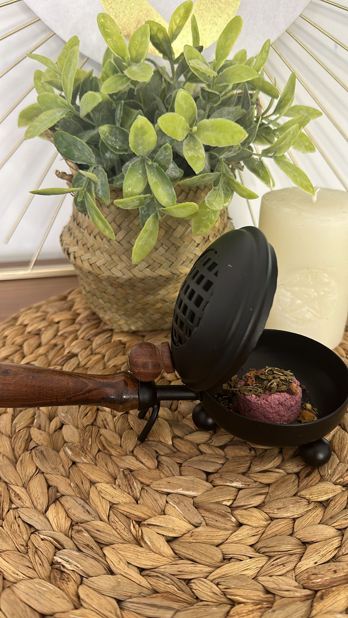 Sahumador con mango de madera